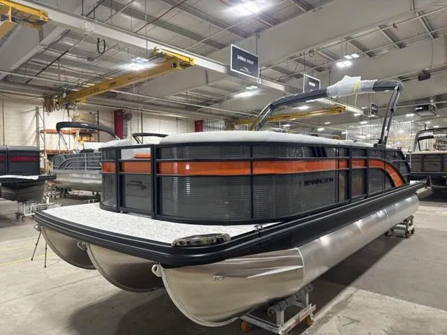 Slide: The Image of Bennington SX Swingback 22 SXSB 2025 - 4