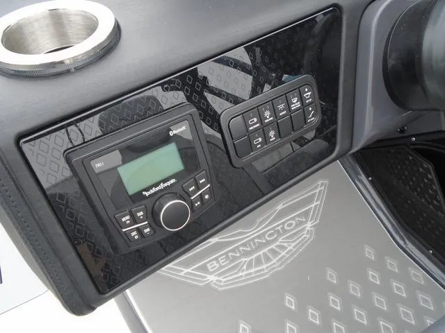 Slide: The Image of Bennington M Swingback 24 MSB 2025 - 12