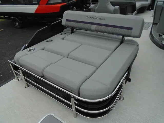 Slide: The Image of Bennington M Swingback 24 MSB 2025 - 25