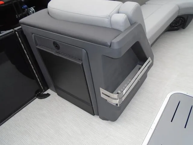 Slide: The Image of Bennington M Swingback 24 MSB 2025 - 9