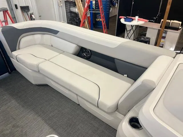 Slide: The Image of Godfrey Sweetwater 2286 SB Impact 27 in. Center Tube Packa 2025 - 5