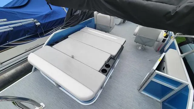 Slide: The Image of Godfrey Xperience 2086 SFLX 2025 - 5