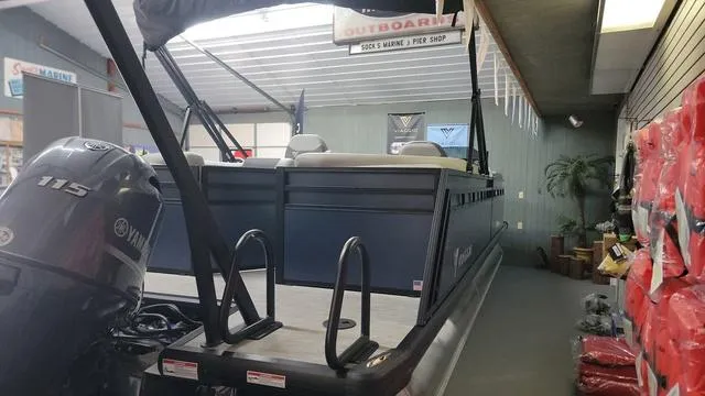 Slide: The Image of Viaggio LAGO V22U Bi-Toon 2025 - 10