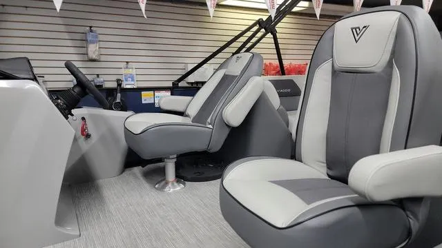 Slide: The Image of Viaggio LAGO V22U Bi-Toon 2025 - 14