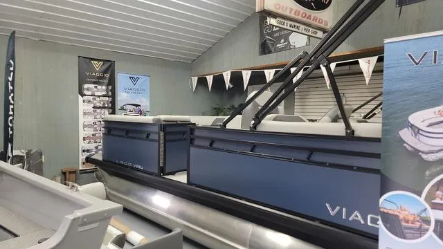 Slide: The Image of Viaggio LAGO V22U Bi-Toon 2025 - 15