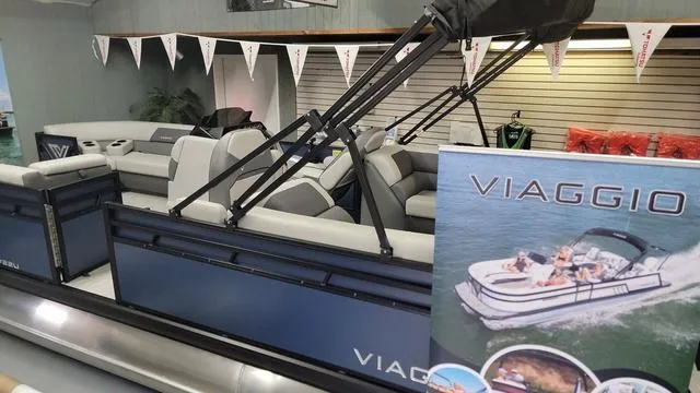 Slide: The Image of Viaggio LAGO V22U Bi-Toon 2025 - 16