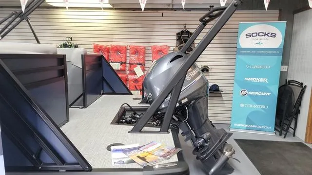 Slide: The Image of Viaggio LAGO V22U Bi-Toon 2025 - 17