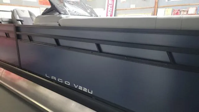 Slide: The Image of Viaggio LAGO V22U Bi-Toon 2025 - 3