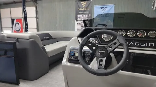 Slide: The Image of Viaggio LAGO V22U Bi-Toon 2025 - 4