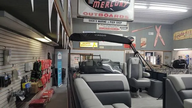 Slide: The Image of Viaggio LAGO V22U Bi-Toon 2025 - 8