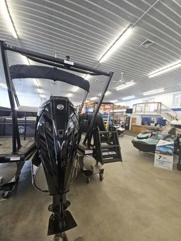 Slide: The Image of 2025 Viaggio LAGO Z 22S 3T boat displayed in a showroom with modern lighting. - 4