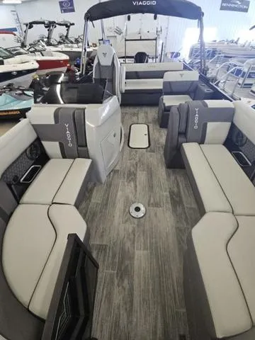 Slide: The Image of 2025 Viaggio LAGO Z 22S 3T boat interior with spacious seating and modern design. - 7