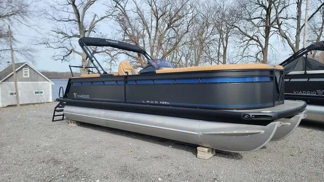 The Image of Viaggio LAGO X 22U Tri-Toon (25" Tubes) 2025 - 1