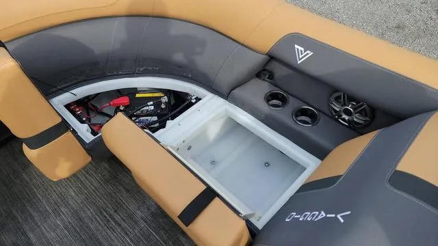 Slide: The Image of Viaggio LAGO X 22U Tri-Toon (25" Tubes) 2025 - 22