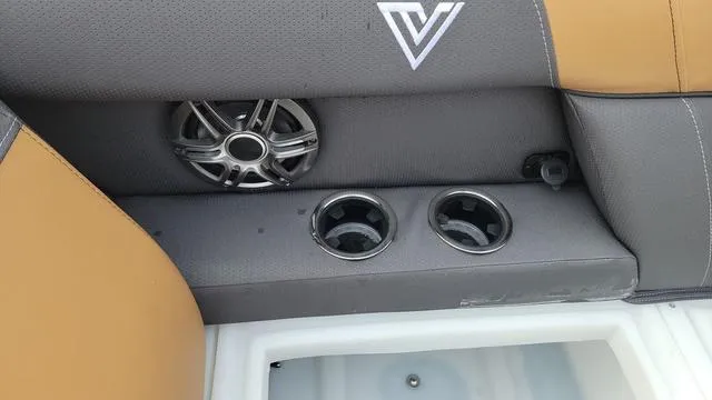 Slide: The Image of Viaggio LAGO X 22U Tri-Toon (25" Tubes) 2025 - 25