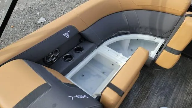 Slide: The Image of Viaggio LAGO X 22U Tri-Toon (25" Tubes) 2025 - 26