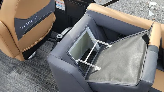 Slide: The Image of Viaggio LAGO X 22U Tri-Toon (25" Tubes) 2025 - 27