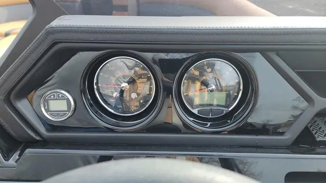 Slide: The Image of Viaggio LAGO X 22U Tri-Toon (25" Tubes) 2025 - 30