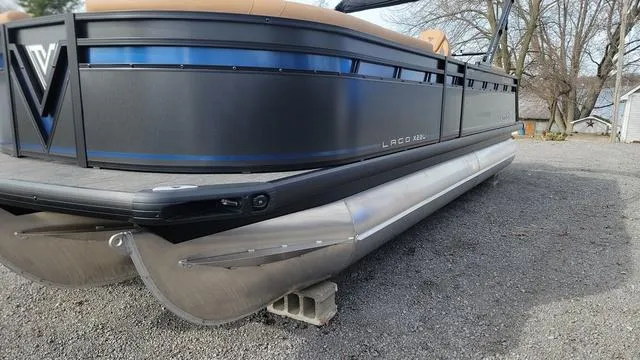 Slide: The Image of Viaggio LAGO X 22U Tri-Toon (25" Tubes) 2025 - 35