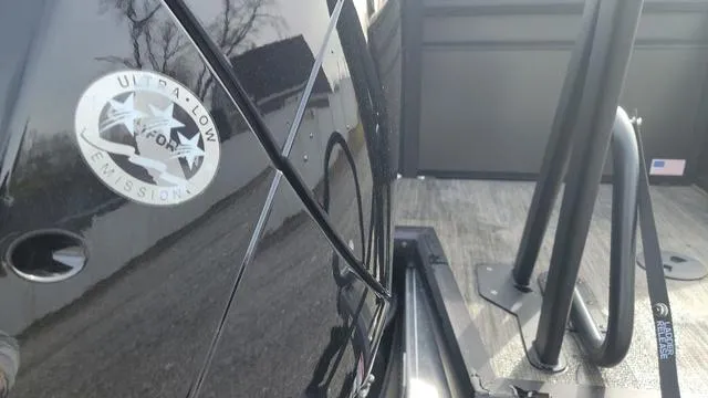 Slide: The Image of Viaggio LAGO X 22U Tri-Toon (25" Tubes) 2025 - 37