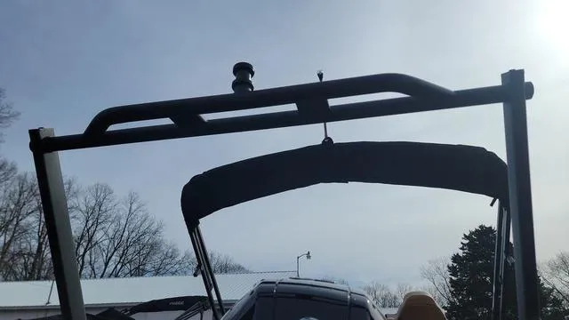 Slide: The Image of Viaggio LAGO X 22U Tri-Toon (25" Tubes) 2025 - 38