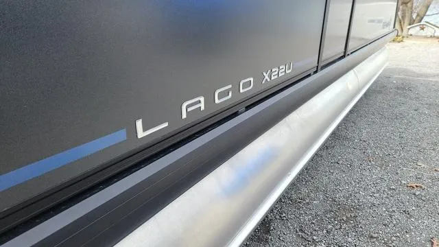 Slide: The Image of Viaggio LAGO X 22U Tri-Toon (25" Tubes) 2025 - 41