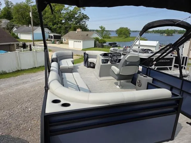 Slide: The Image of Viaggio LAGO V20C Bi-Toon 2025 - 10