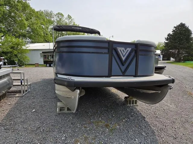 Slide: The Image of Viaggio LAGO V20C Bi-Toon 2025 - 18