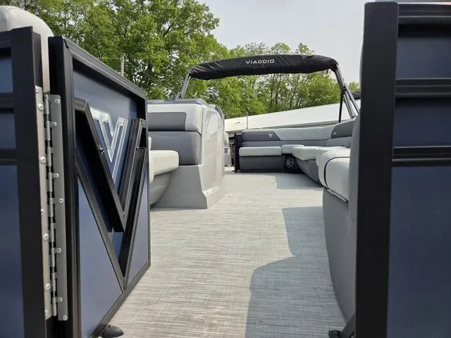 Slide: The Image of Viaggio LAGO V20C Bi-Toon 2025 - 5