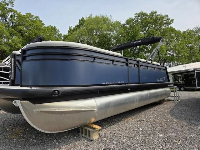 Slide: The Image of Viaggio LAGO V20C Bi-Toon 2025 - 6