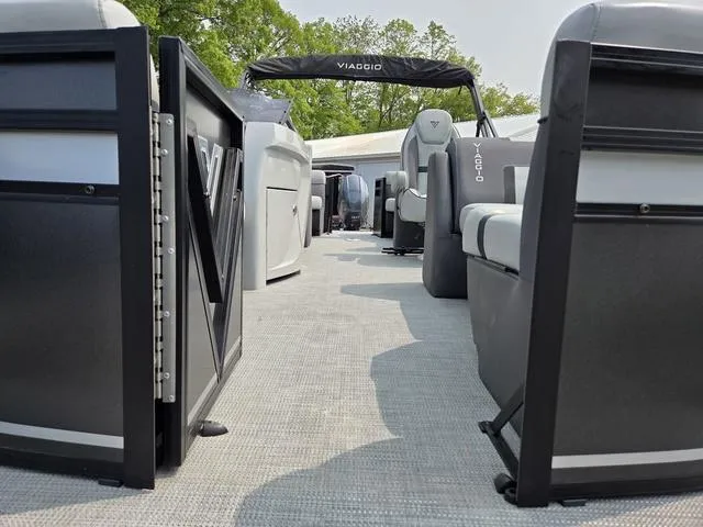 Slide: The Image of Viaggio LAGO V20C Bi-Toon 2025 - 7