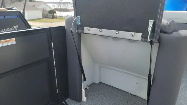 Slide: The Image of Viaggio LAGO X 20U Bi-Toon (25" Tubes) 2025 - 11