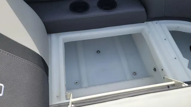 Slide: The Image of Viaggio LAGO X 20U Bi-Toon (25" Tubes) 2025 - 14