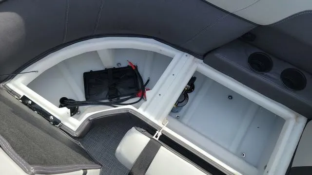 Slide: The Image of Viaggio LAGO X 20U Bi-Toon (25" Tubes) 2025 - 18