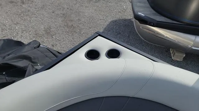 Slide: The Image of Viaggio LAGO X 20U Bi-Toon (25" Tubes) 2025 - 19