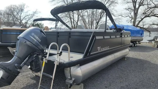 Slide: The Image of Viaggio LAGO X 20U Bi-Toon (25" Tubes) 2025 - 21