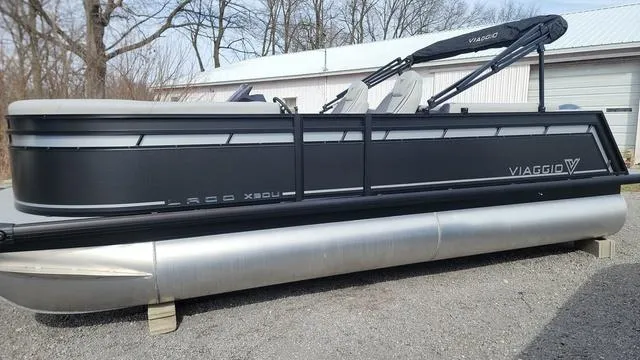 Slide: The Image of Viaggio LAGO X 20U Bi-Toon (25" Tubes) 2025 - 24