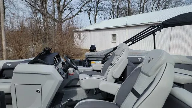 Slide: The Image of Viaggio LAGO X 20U Bi-Toon (25" Tubes) 2025 - 25