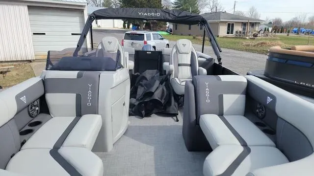 Slide: The Image of Viaggio LAGO X 20U Bi-Toon (25" Tubes) 2025 - 4