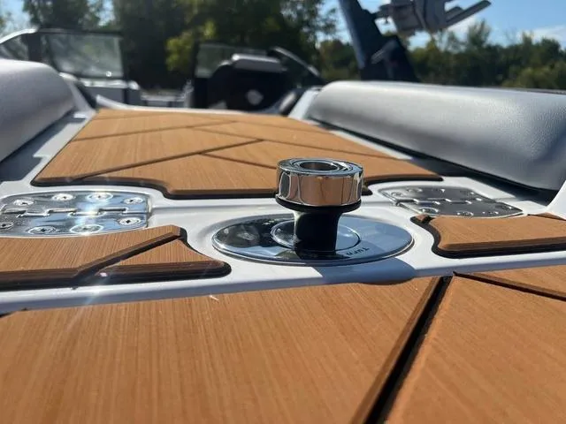 Slide: The Image of Malibu Wakesetter 23 LSV 2025 - 19