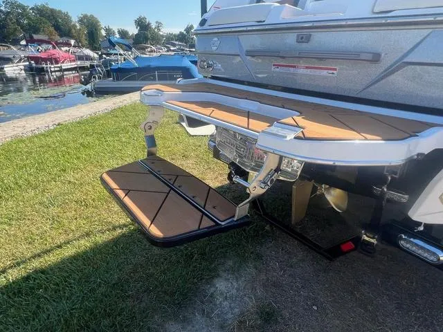 Slide: The Image of Malibu Wakesetter 23 LSV 2025 - 22