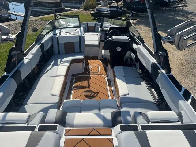 Slide: The Image of Malibu Wakesetter 23 LSV 2025 - 4