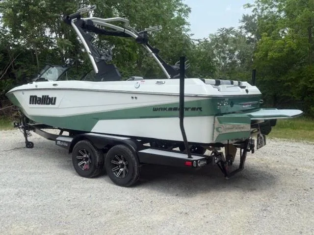 Slide: The Image of Malibu Wakesetter 21 LX 2025 - 3