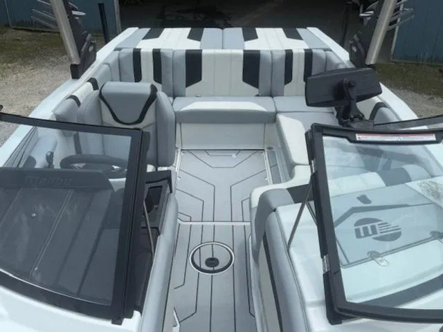 Slide: The Image of Malibu Wakesetter 21 LX 2025 - 6