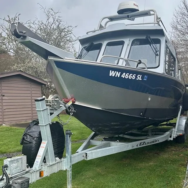 Slide: The Image of 2017 Hewescraft 240 Ocean Pro HT boat on trailer, parked on grass. - 4