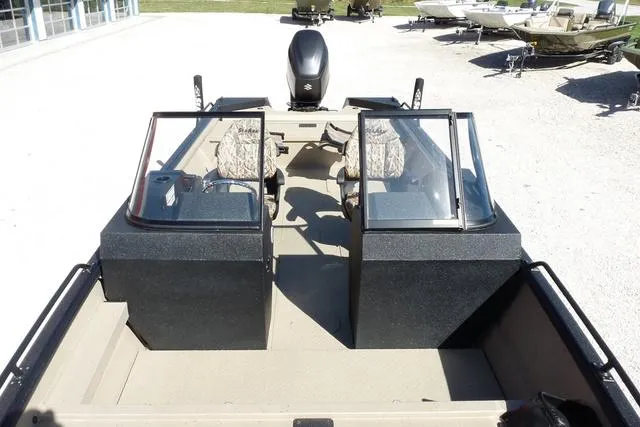 Slide: The Image of SeaArk Protege 240 2025 - 5