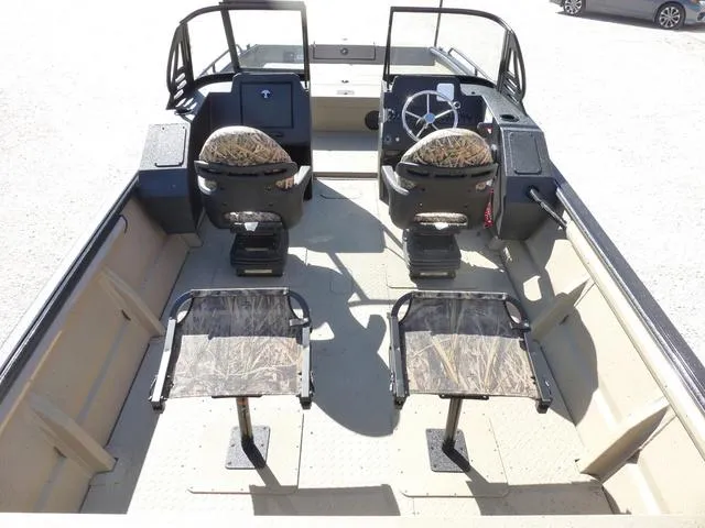 Slide: The Image of SeaArk Protege 240 2025 - 6