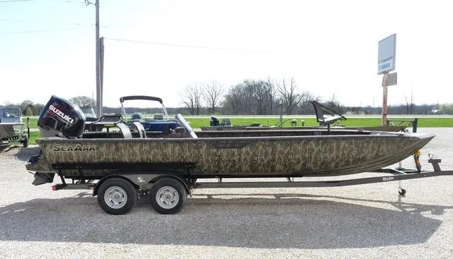 Slide: The Image of SeaArk Shadow 24 v 2025 - 3