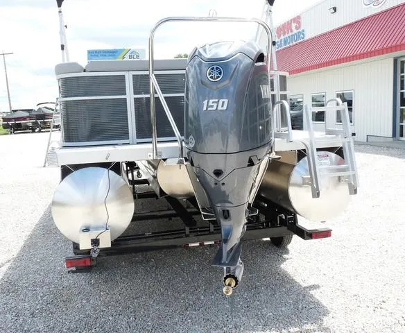 Slide: The Image of Bennington 23SL Tritoon 2024 - 10