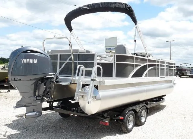 Slide: The Image of Bennington 23SL Tritoon 2024 - 7